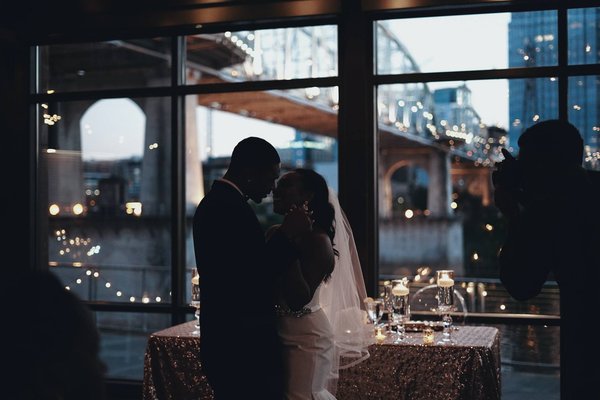 Quelles sont les prestations proposées par les salles de réception pour les mariages ?